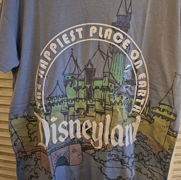 Unisex DISNEYLAND RESORT 2023 THE HAPPIEST PLACE ON EARTH T-SHIRT SIZE LARGE - Picture 3 of 6